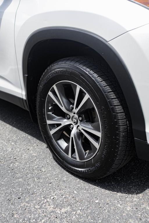 used 2019 Toyota Highlander car, priced at $26,100