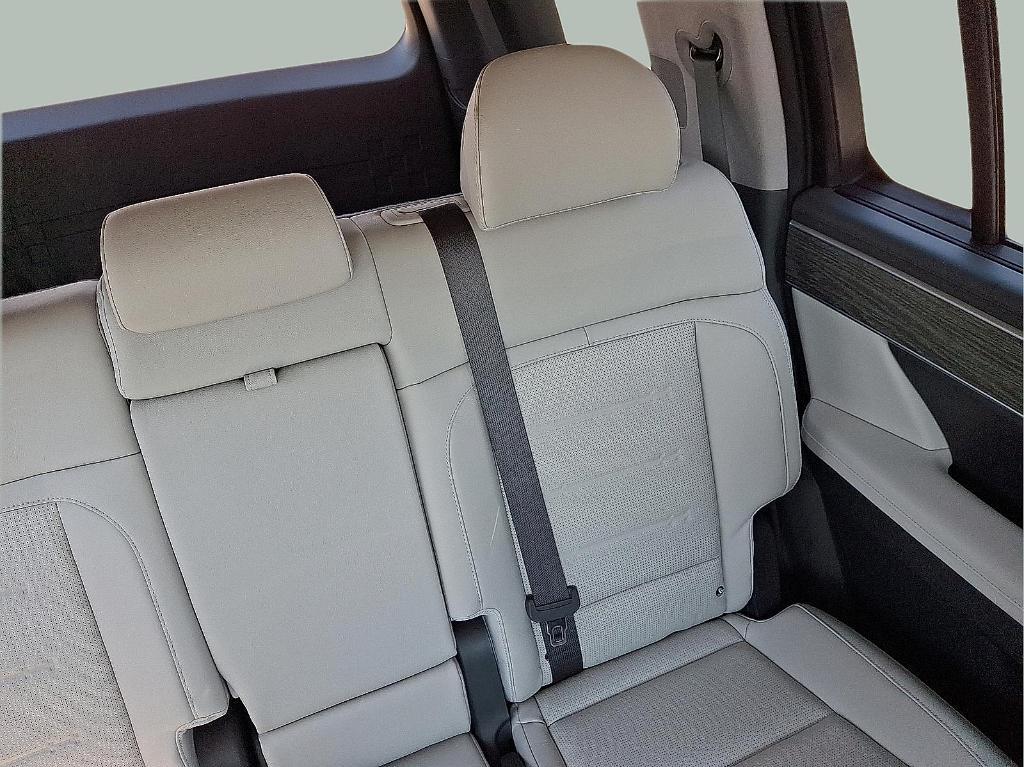 new 2025 Hyundai SANTA FE HEV car, priced at $42,399