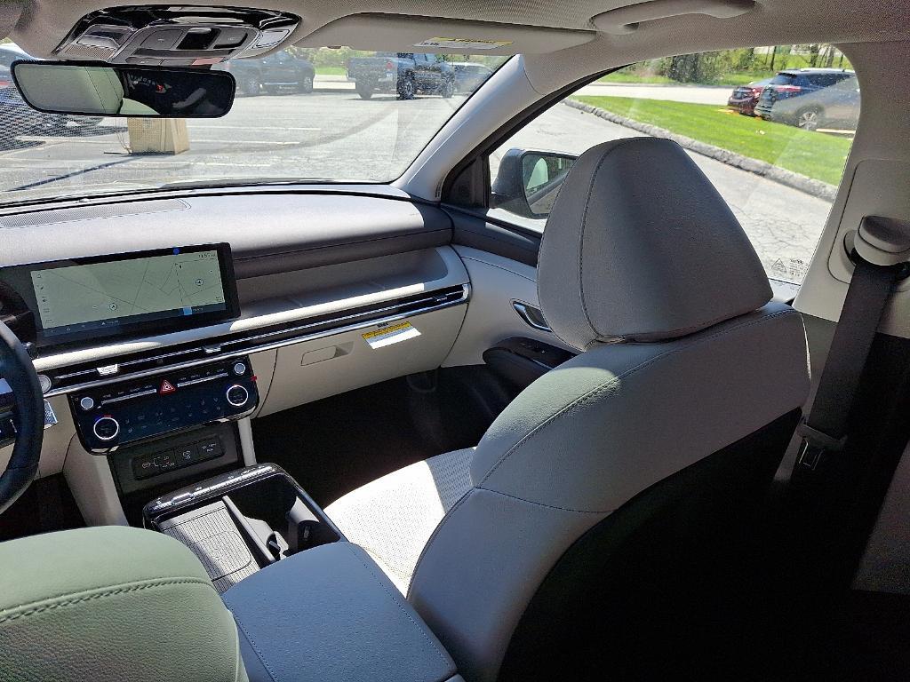 new 2025 Hyundai TUCSON Hybrid car, priced at $41,366