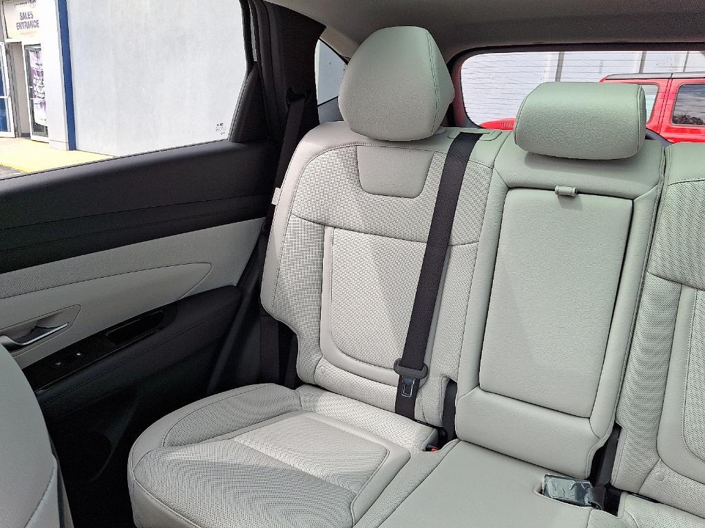 new 2025 Hyundai TUCSON Hybrid car, priced at $37,980