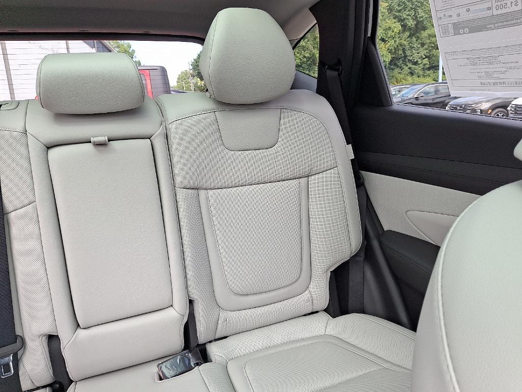 new 2025 Hyundai TUCSON Hybrid car, priced at $37,980