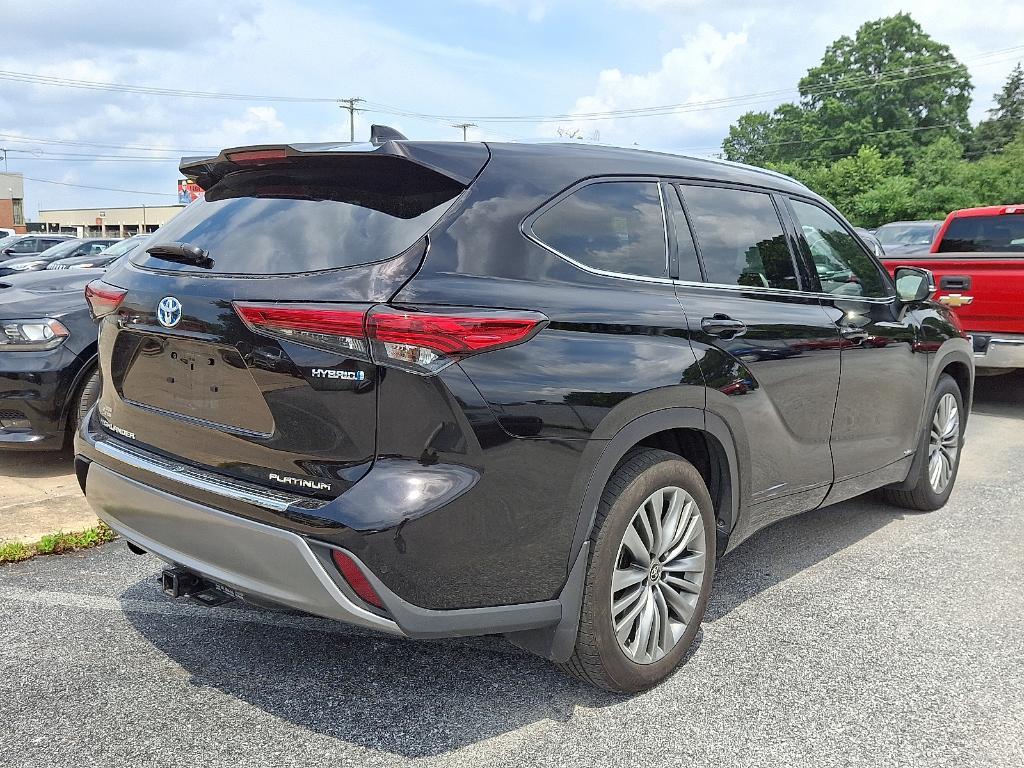 used 2022 Toyota Highlander Hybrid car