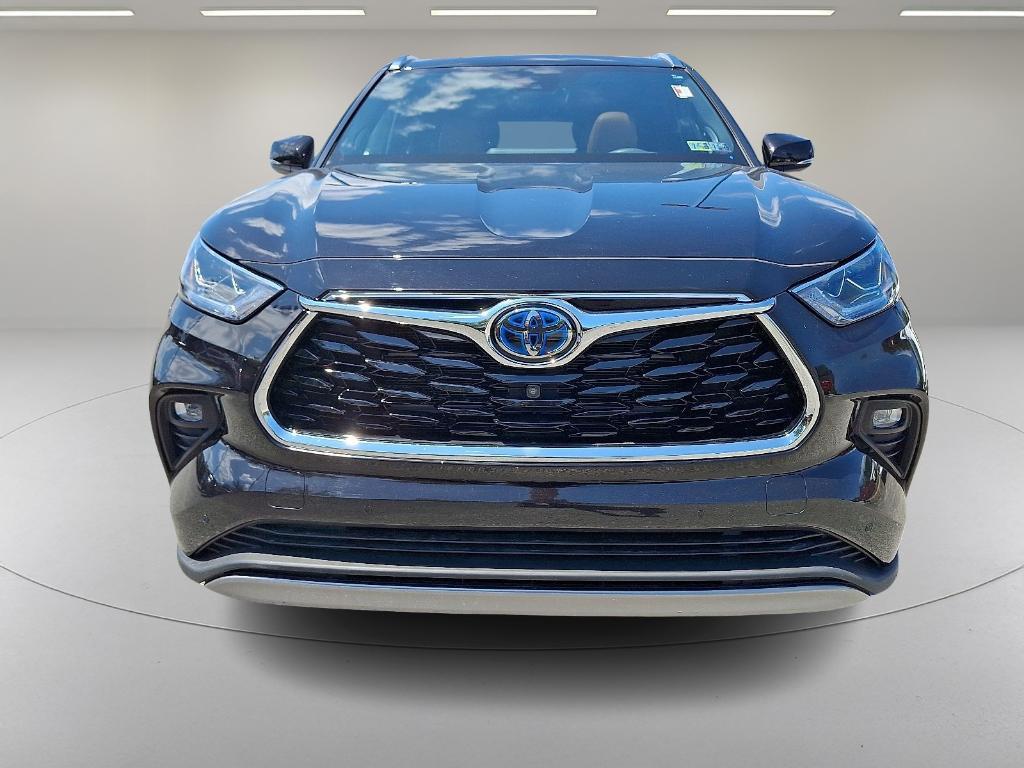 used 2022 Toyota Highlander Hybrid car, priced at $45,990