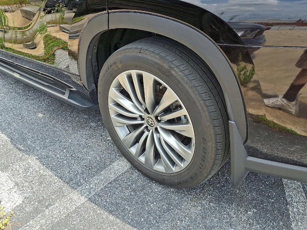 used 2022 Toyota Highlander Hybrid car
