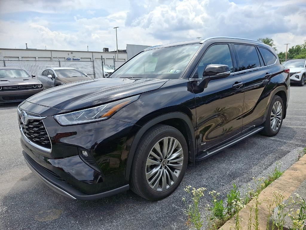 used 2022 Toyota Highlander Hybrid car