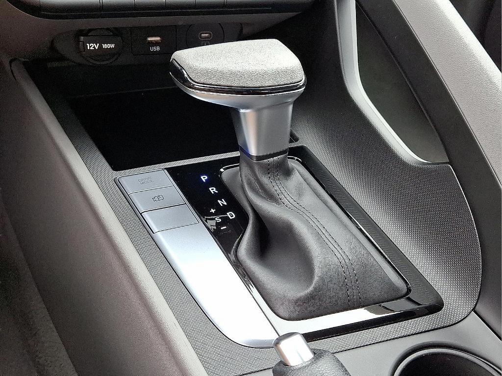 new 2025 Hyundai Elantra car, priced at $22,284