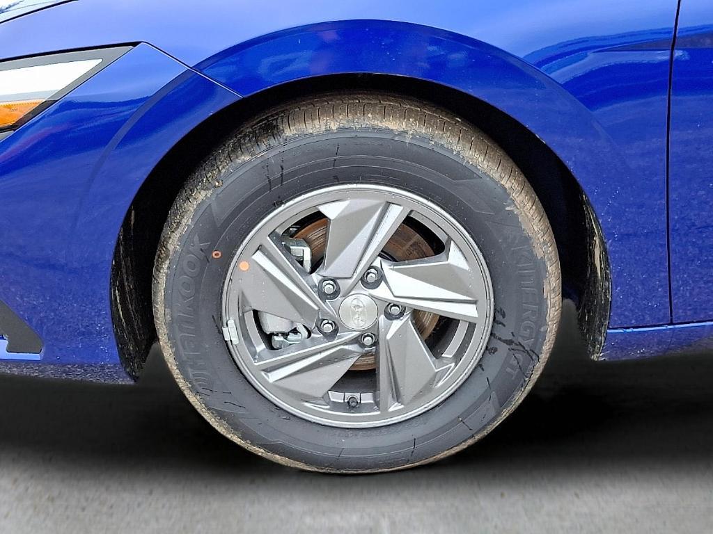 new 2025 Hyundai Elantra car, priced at $22,284