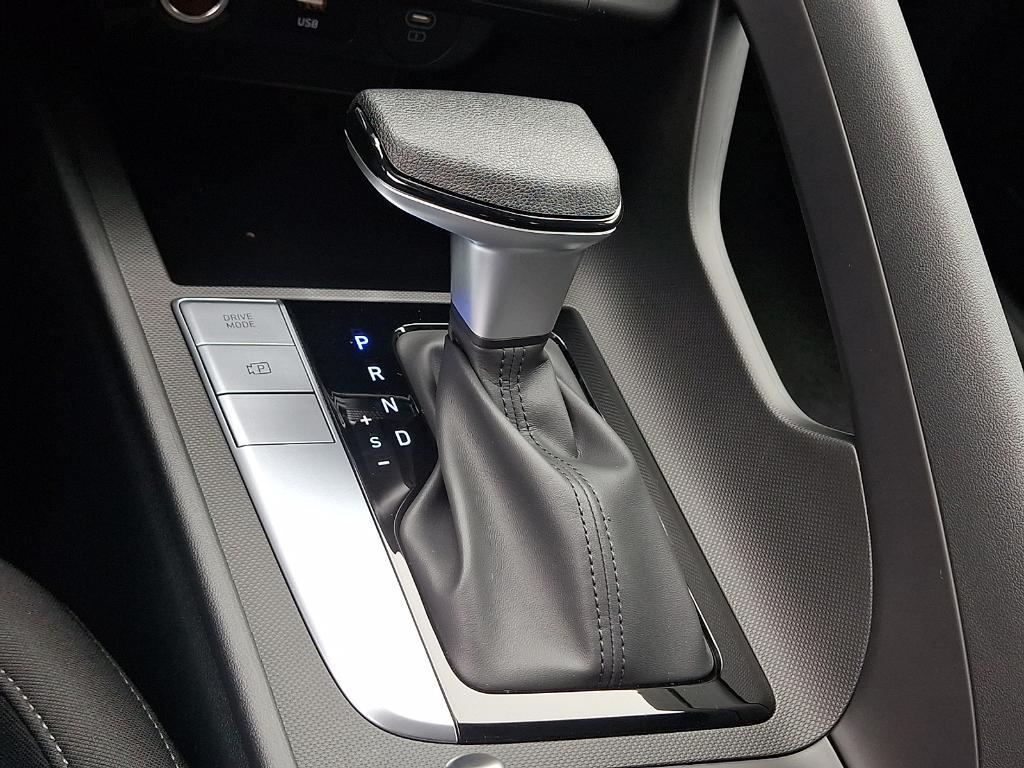 new 2025 Hyundai Elantra car, priced at $22,311