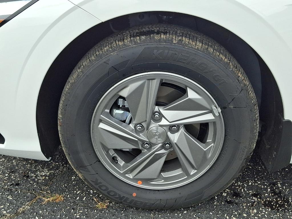 new 2025 Hyundai Elantra car, priced at $22,311
