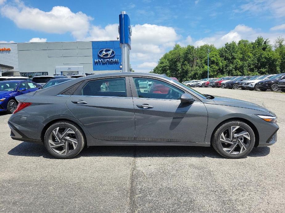 new 2024 Hyundai Elantra car, priced at $26,985