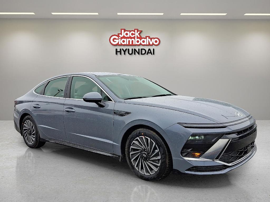 new 2025 Hyundai Sonata Hybrid car, priced at $31,548