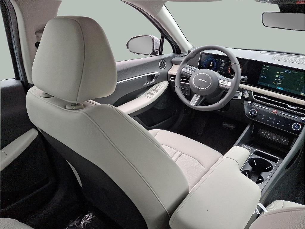new 2025 Hyundai Sonata Hybrid car, priced at $31,885
