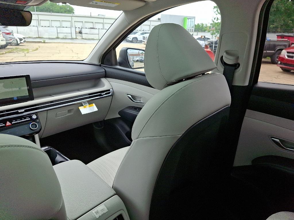 new 2025 Hyundai TUCSON Hybrid car, priced at $34,966