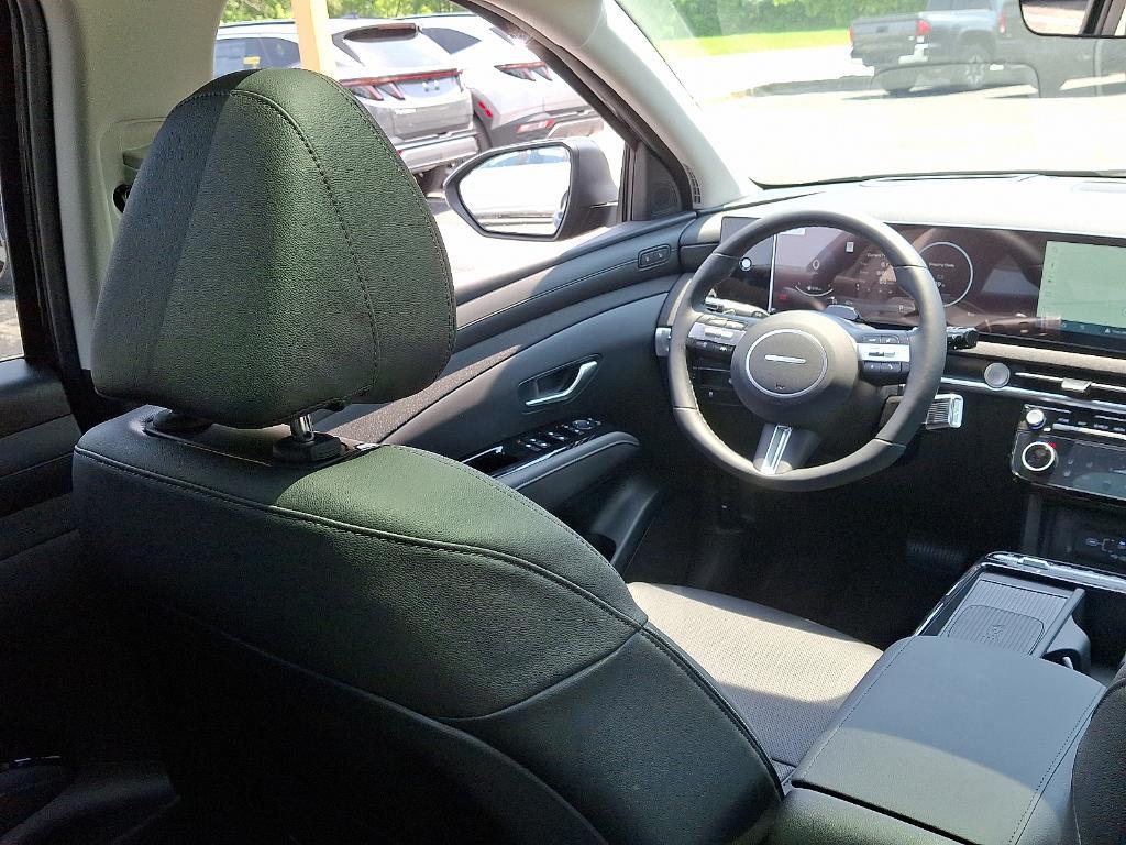 new 2025 Hyundai Tucson car, priced at $39,194