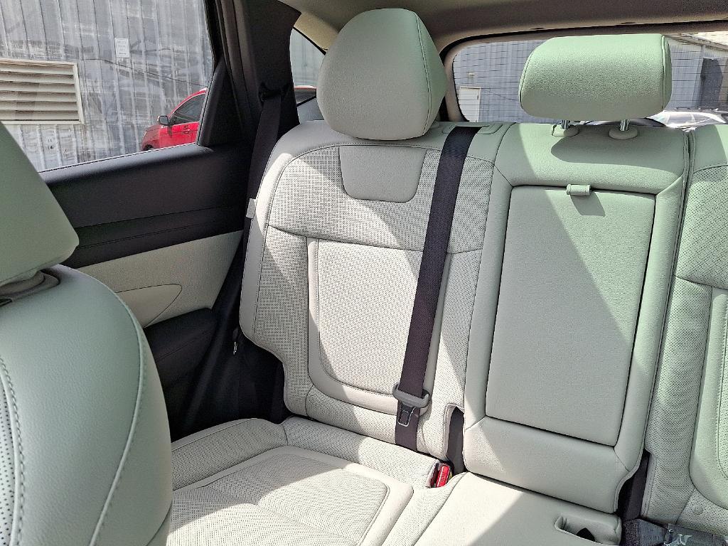 new 2025 Hyundai TUCSON Hybrid car, priced at $38,485