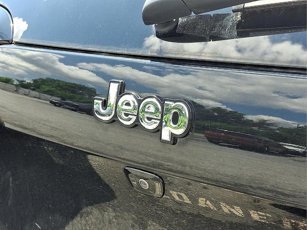 used 2015 Jeep Cherokee car, priced at $10,690