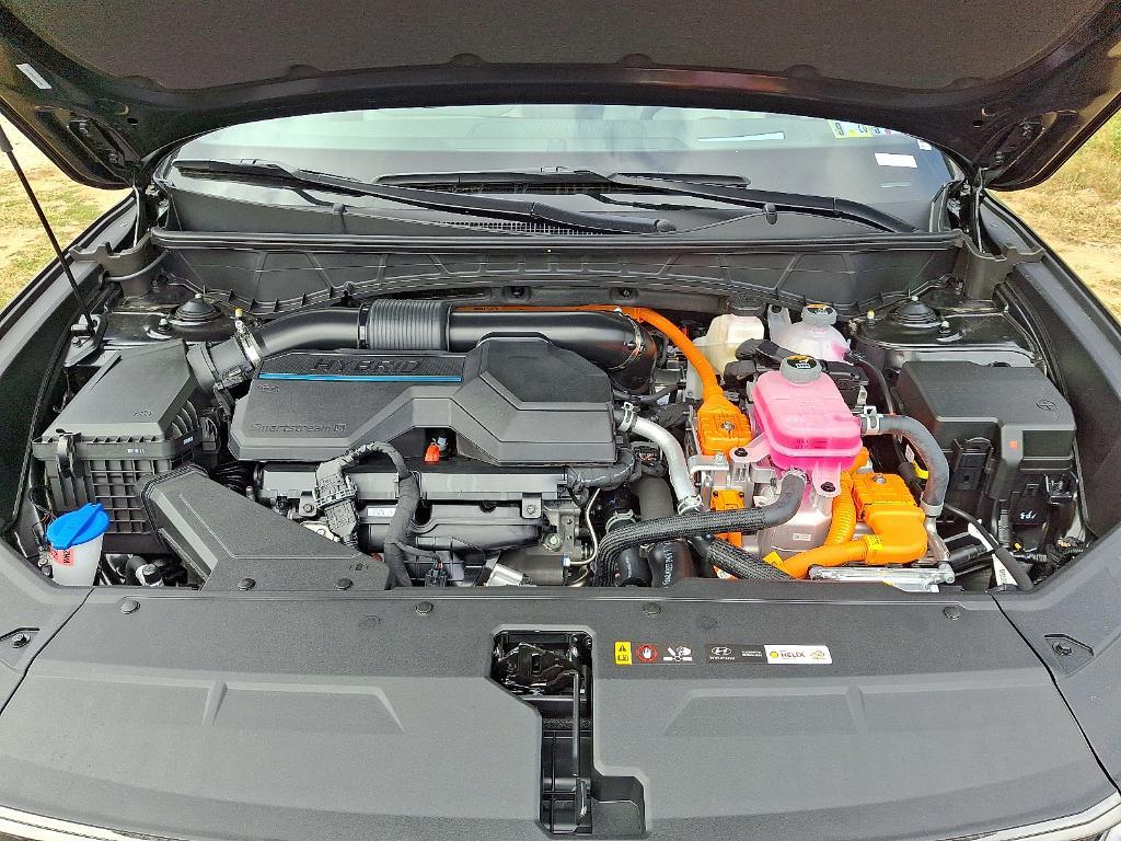 new 2025 Hyundai TUCSON Hybrid car, priced at $38,560