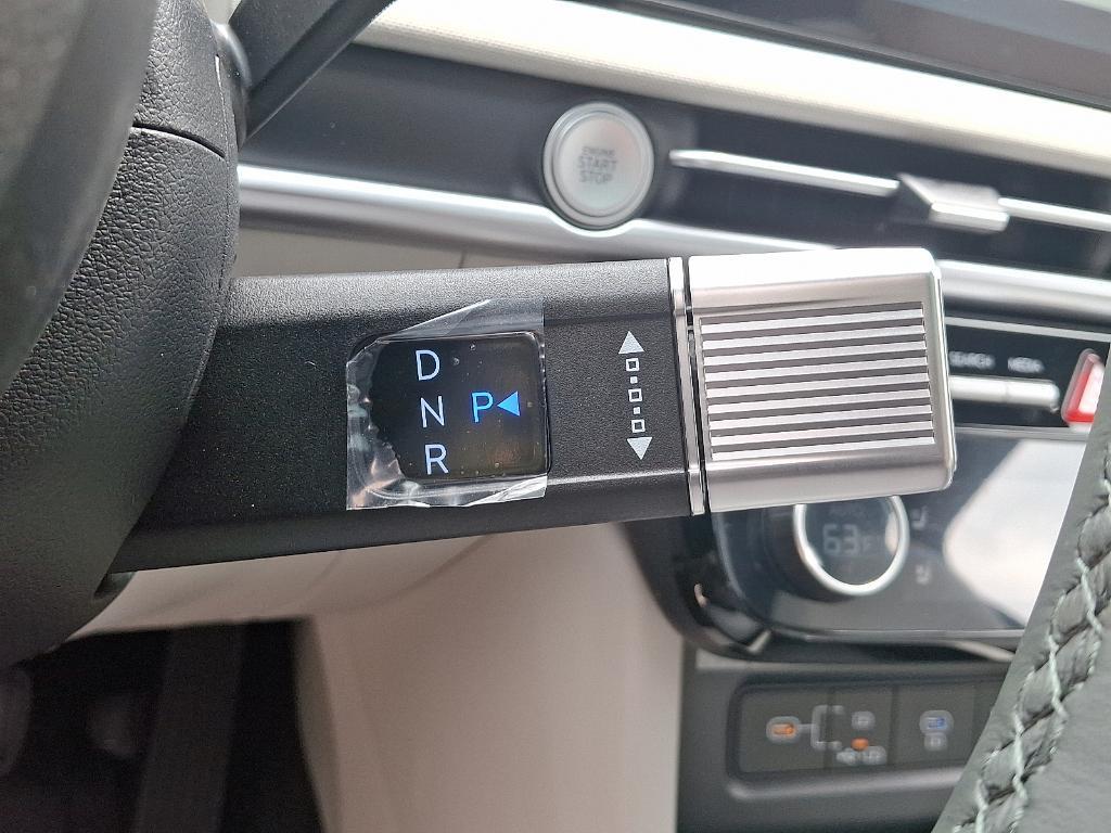 new 2025 Hyundai TUCSON Hybrid car, priced at $41,522