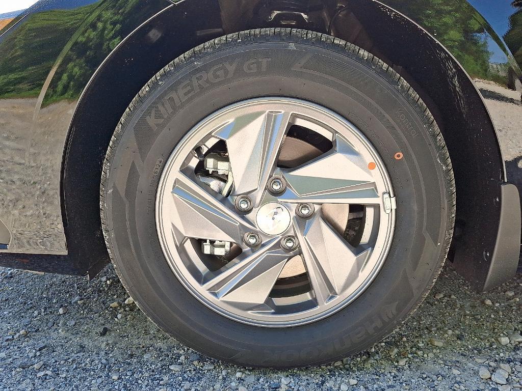 new 2025 Hyundai Elantra car, priced at $22,781