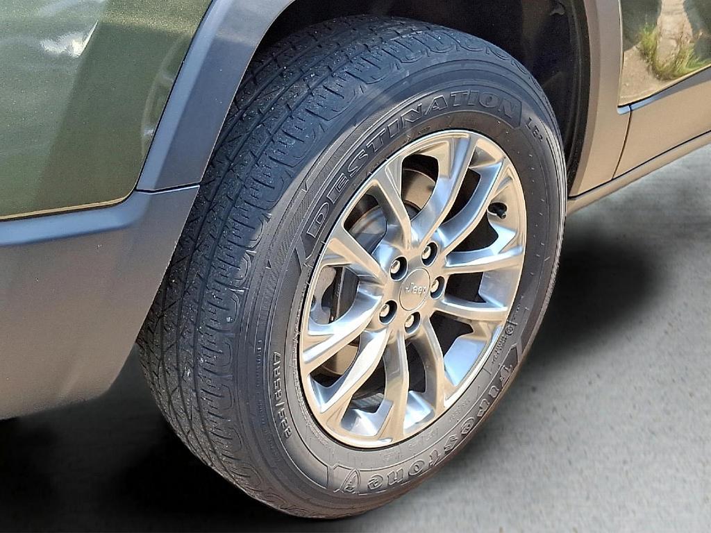 used 2020 Jeep Cherokee car, priced at $22,990