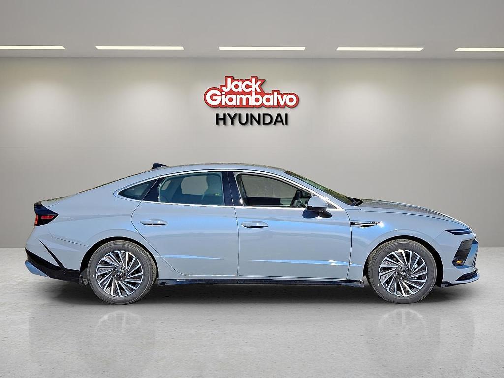 new 2025 Hyundai Sonata Hybrid car, priced at $31,940