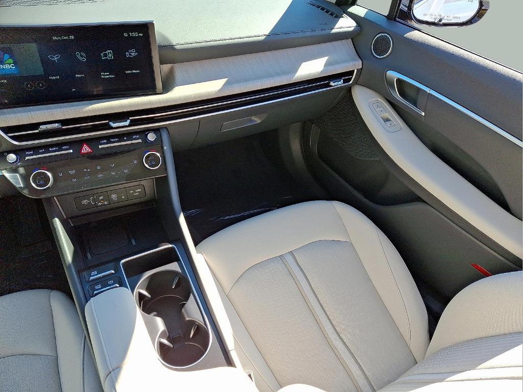 new 2025 Hyundai Sonata Hybrid car, priced at $31,940