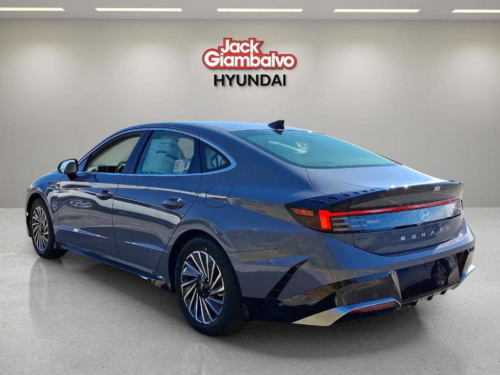 new 2025 Hyundai Sonata Hybrid car, priced at $32,105