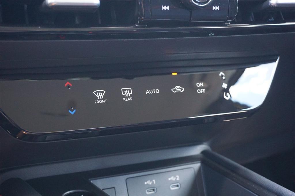 new 2025 Nissan Kicks car, priced at $28,050