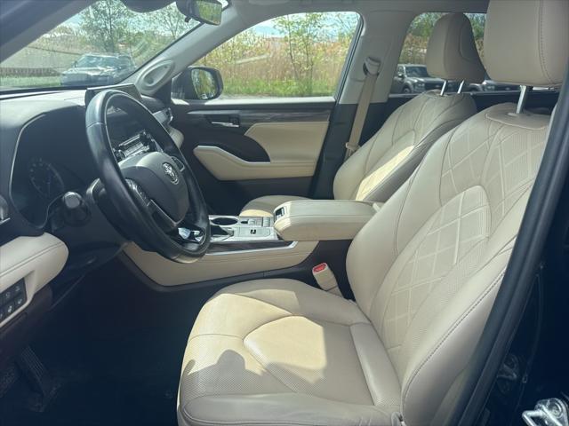 used 2021 Toyota Highlander Hybrid car, priced at $36,516