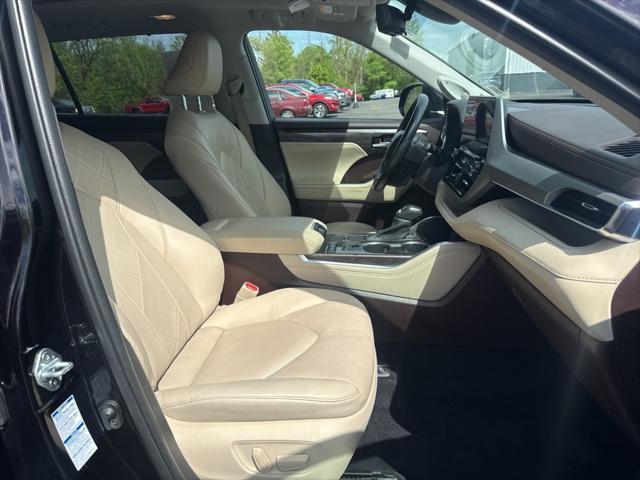 used 2021 Toyota Highlander Hybrid car, priced at $36,516