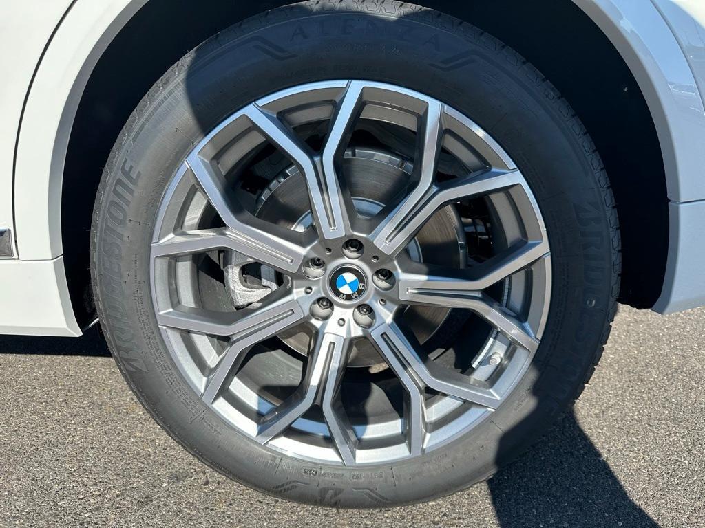 new 2026 BMW X7 car, priced at $95,580