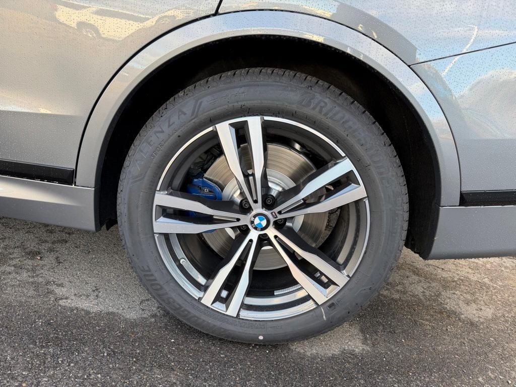 new 2026 BMW X7 car, priced at $127,675