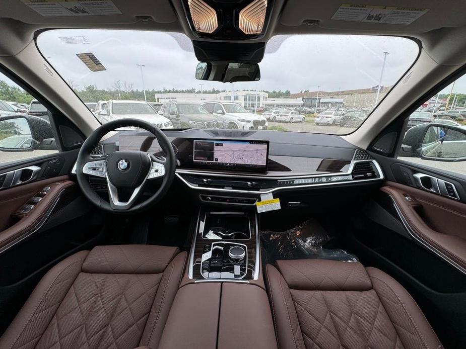 new 2025 BMW X7 car, priced at $89,025