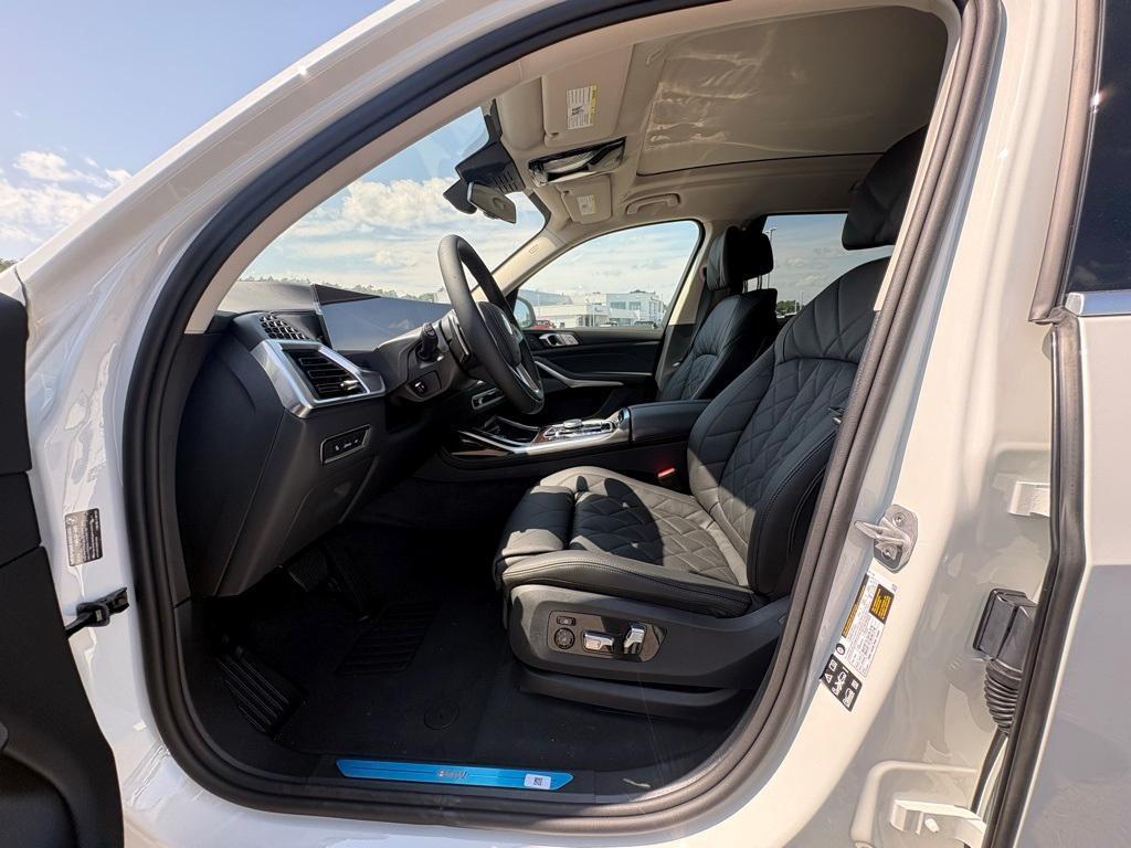 new 2026 BMW X7 car, priced at $91,925