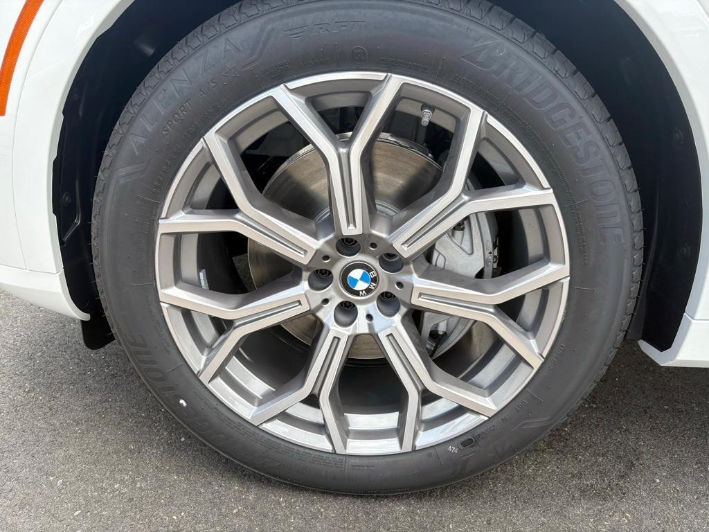 new 2026 BMW X7 car, priced at $93,680