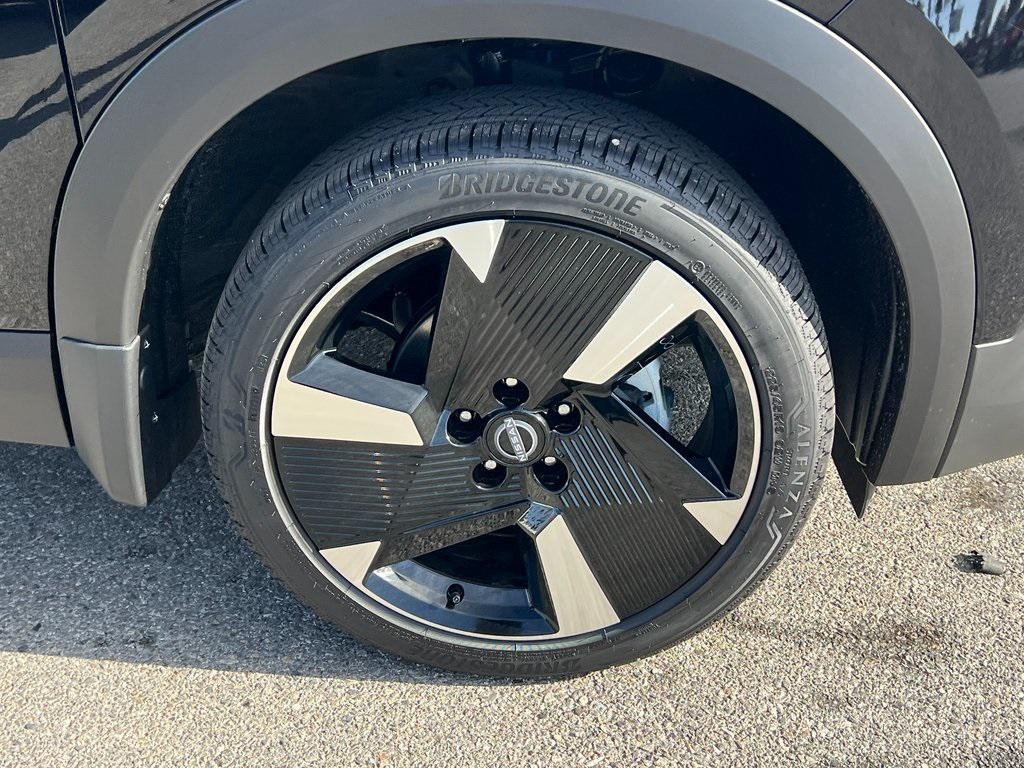 new 2025 Nissan Kicks car, priced at $28,508
