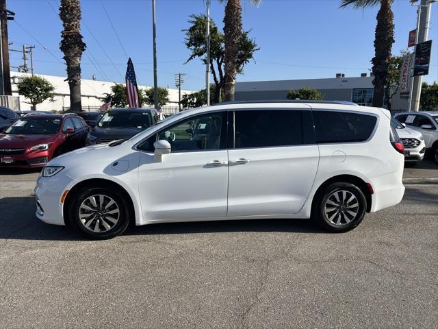 used 2021 Chrysler Pacifica Hybrid car, priced at $24,116