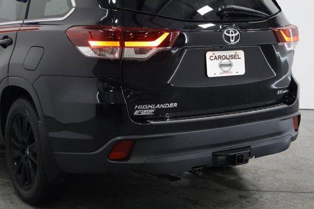 used 2019 Toyota Highlander car, priced at $27,499