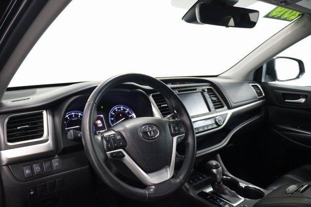 used 2019 Toyota Highlander car, priced at $27,499