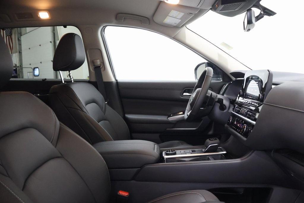 new 2025 Nissan Pathfinder car, priced at $42,998