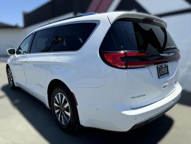 used 2021 Chrysler Pacifica Hybrid car, priced at $24,787