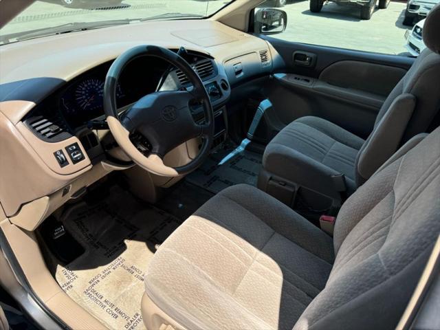 used 2002 Toyota Sienna car, priced at $5,039