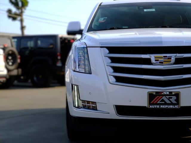 used 2019 Cadillac Escalade ESV car, priced at $43,741