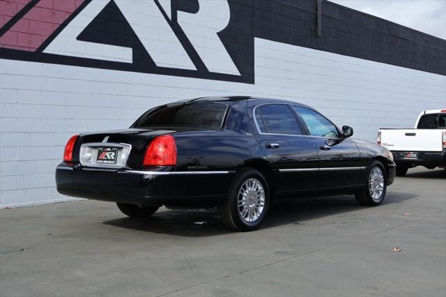 used 2009 Lincoln Town Car car, priced at $13,991