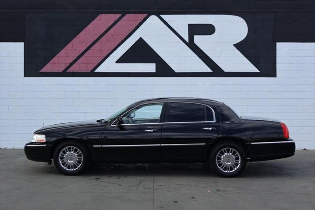 used 2009 Lincoln Town Car car, priced at $13,991