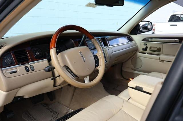 used 2009 Lincoln Town Car car, priced at $13,991