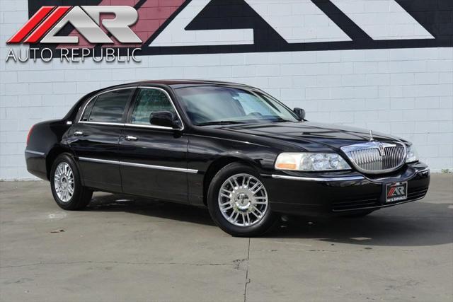 used 2009 Lincoln Town Car car, priced at $13,991