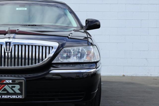 used 2009 Lincoln Town Car car, priced at $13,991