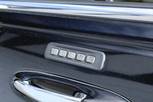 used 2009 Lincoln Town Car car, priced at $13,991