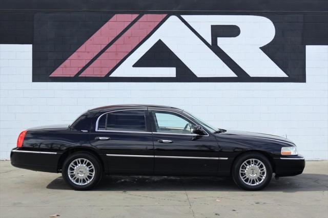 used 2009 Lincoln Town Car car, priced at $13,991